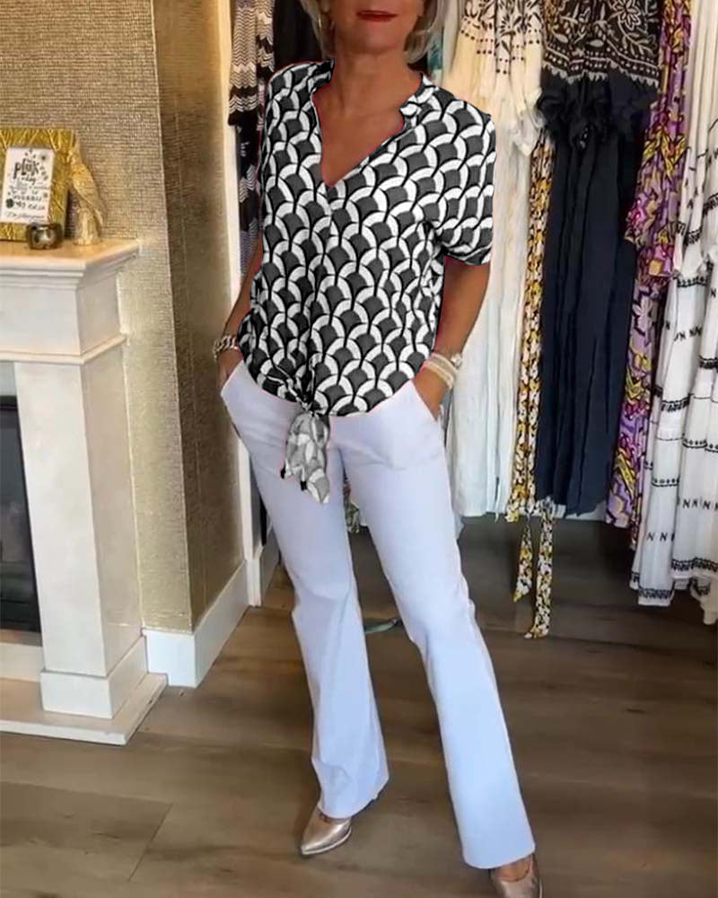 Top casual stampato a maniche corte con scollo a V