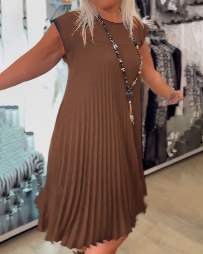 Vestido casual plissado de cor sólida com decote redondo