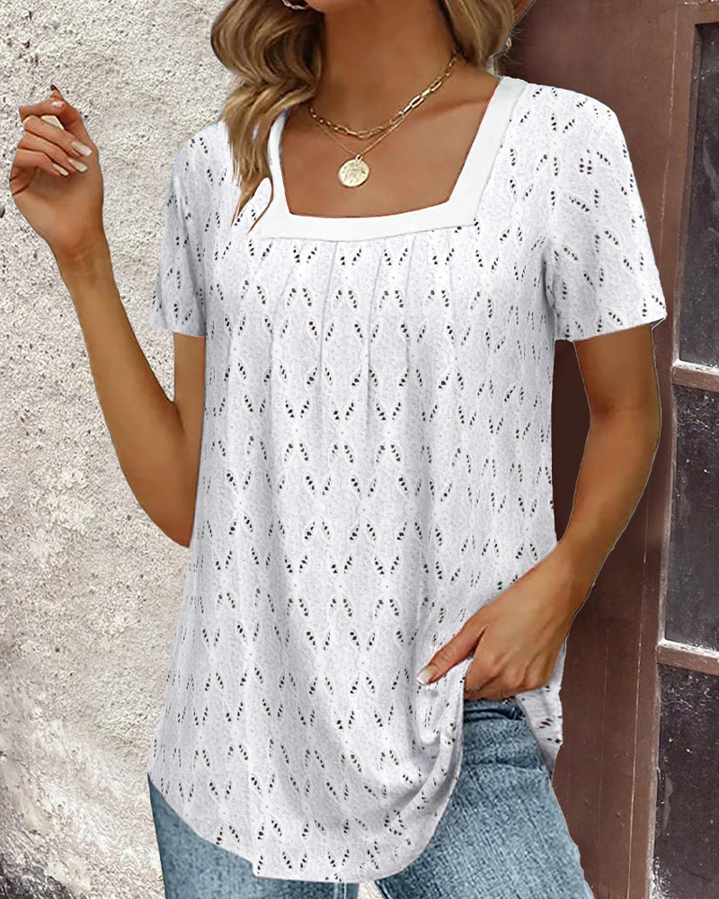 Maglietta a maniche corte con colletto largo e pizzo cavo