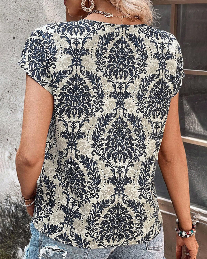 T-shirt a maniche corte con stampa cava e scollo a V