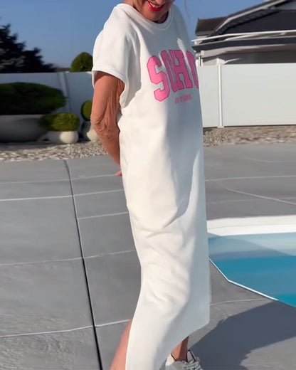 Modisches Kleid mit lockerem Schlitz