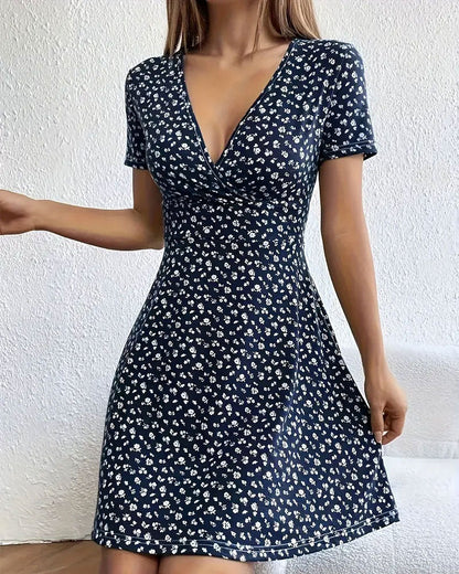 Lässiges Kleid mit Blumenmuster und V-Ausschnitt