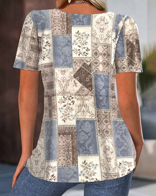 Camicetta vintage con stampa plissettata e scollo rotondo