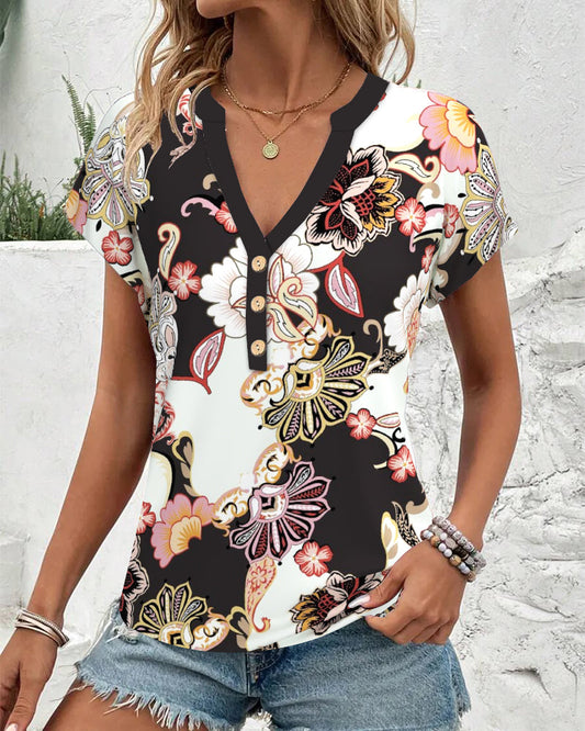 Camicetta a maniche corte con scollo a V e bottoni stampati