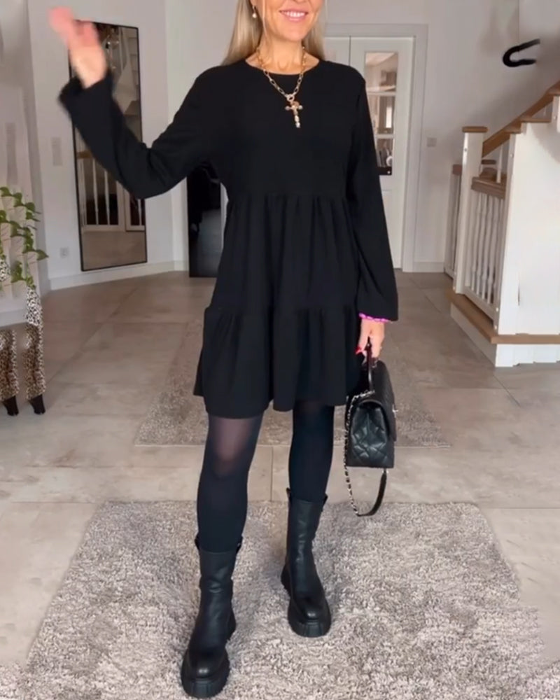 Vestido sencillo de manga larga de color liso.