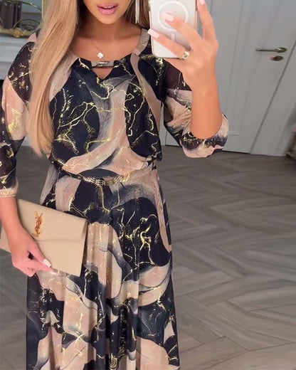 Elegante abito stampato con maniche a tre quarti