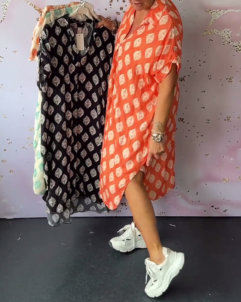 Lockeres Kleid mit Revers und kurzen Ärmeln