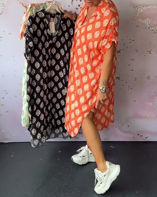 Abito ampio a maniche corte con risvolto