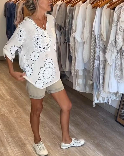 Camicetta versatile con scollo a V e maniche corte stampate