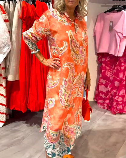 Abito con stampa di anacardi e maniche lunghe con colletto rialzato