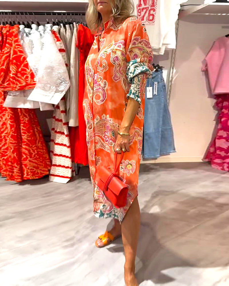 Abito con stampa di anacardi e maniche lunghe con colletto rialzato