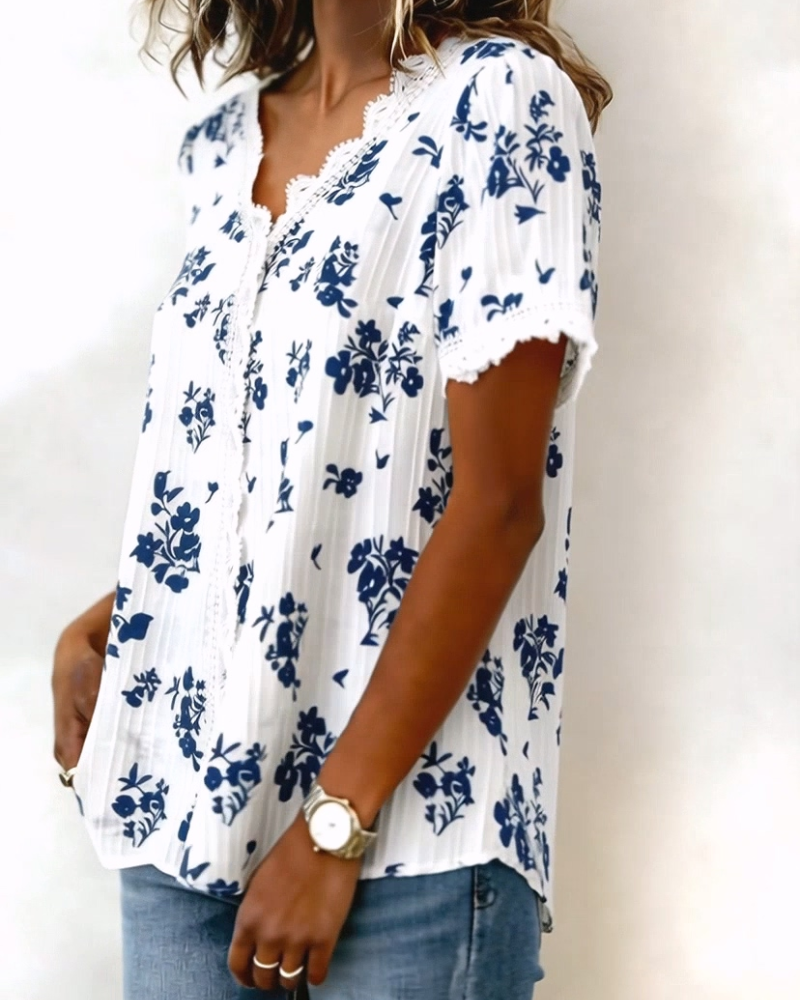 Short-Sleeved Fresh Floral Blouse