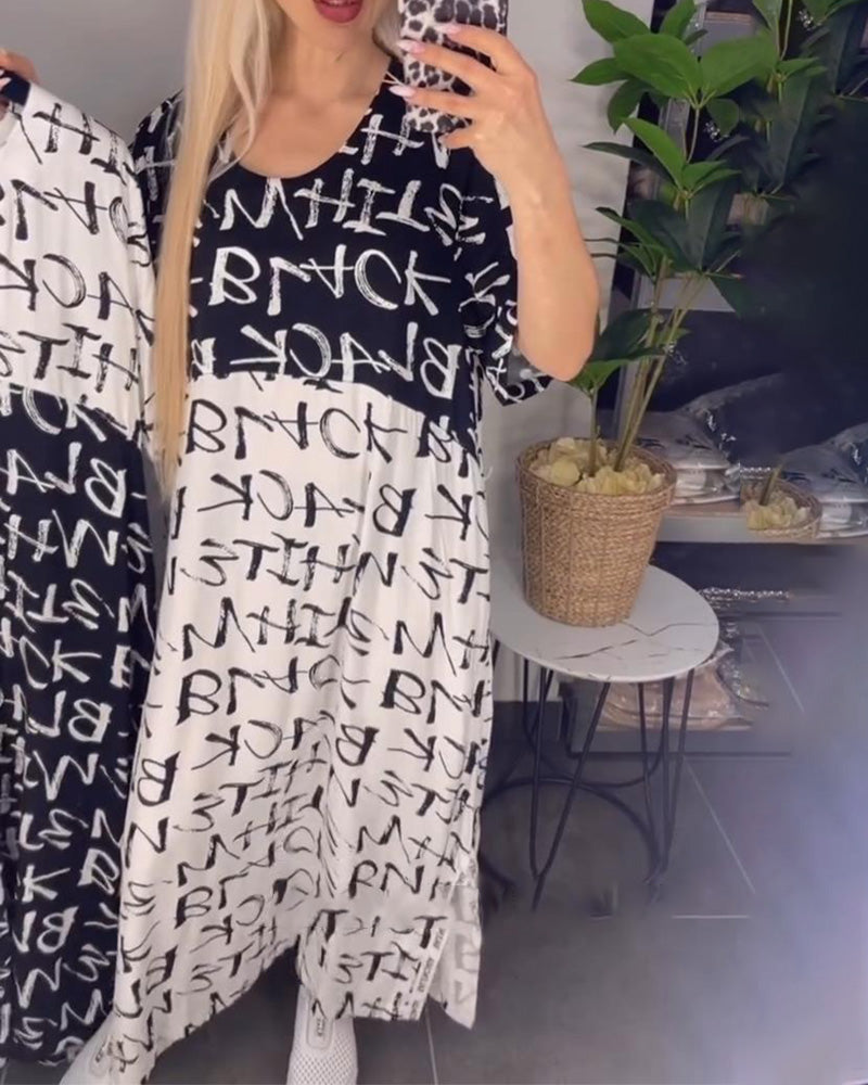 Abito a trapezio con stampa a contrasto e scritte