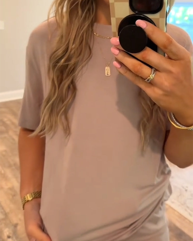 Completo sportivo a due pezzi con pantaloncini ad asciugatura rapida