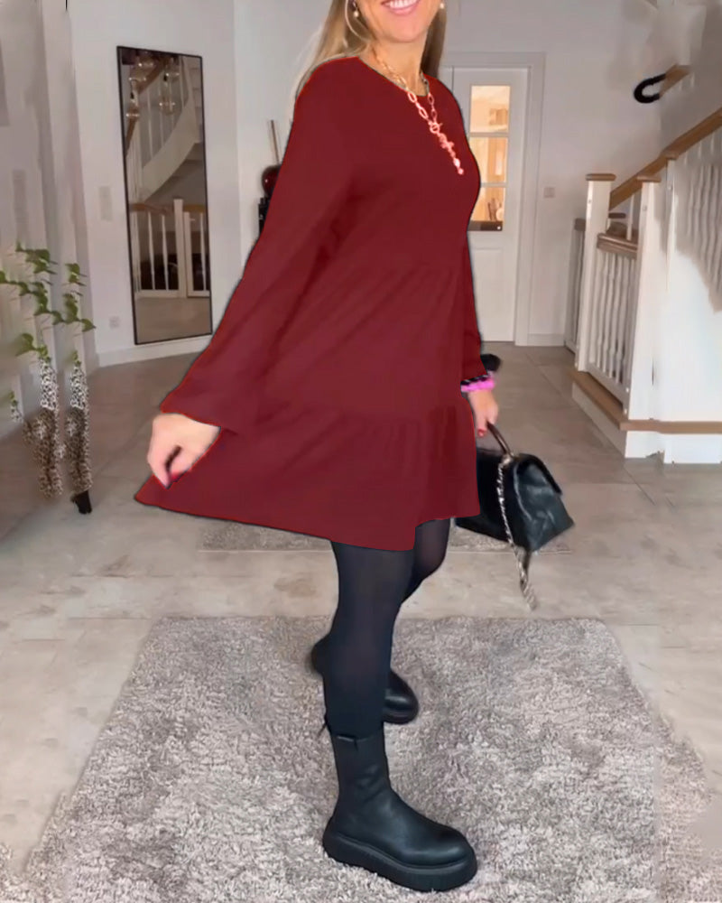 Vestido sencillo de manga larga de color liso.