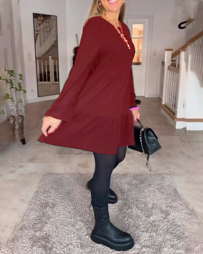 Vestido sencillo de manga larga de color liso.