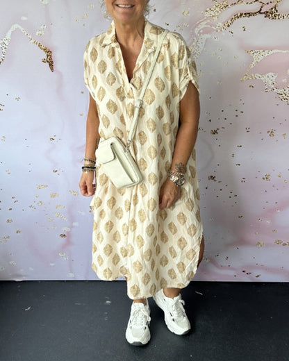 Lockeres Kleid mit Revers und kurzen Ärmeln