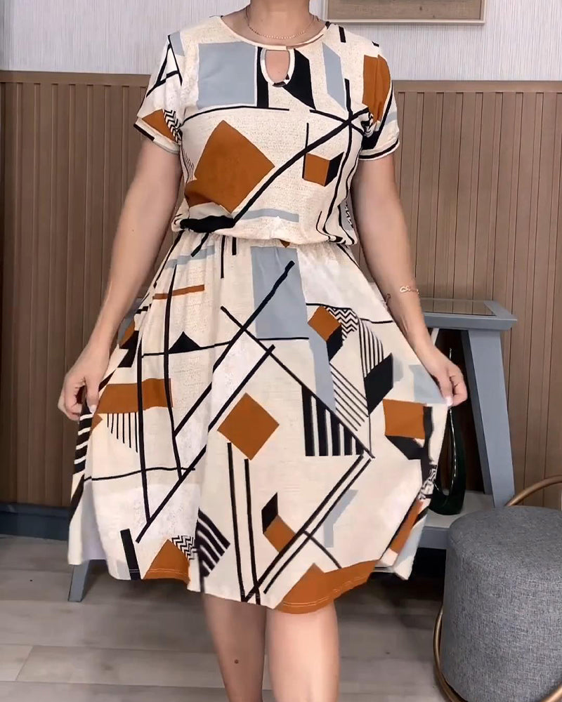 Short-Sleeved Floral Round Neck Dress