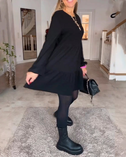 Vestido sencillo de manga larga de color liso.