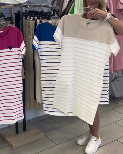 Lässiges gestreiftes Kleid mit Rundhalsausschnitt