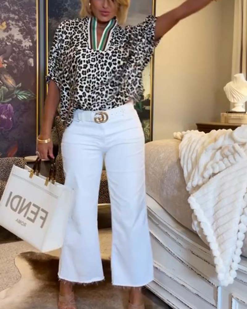 Lässige Bluse mit V-Ausschnitt und Leopardenmuster