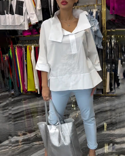 Bluse mit Blumenmuster und Spitzenbesatz am Revers