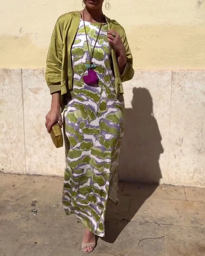 Completo abito e cappotto stampato senza maniche