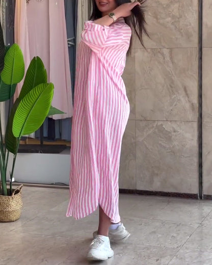 Lockeres gestreiftes Kleid mit Revers