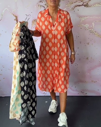 Lockeres Kleid mit Revers und kurzen Ärmeln