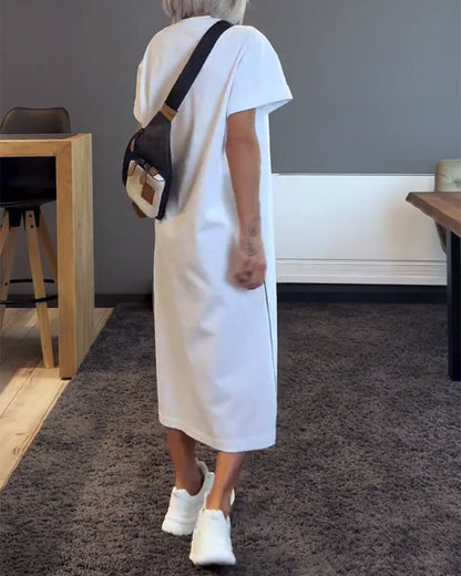 Abito casual con spacchi a contrasto di colore e scollo tondo