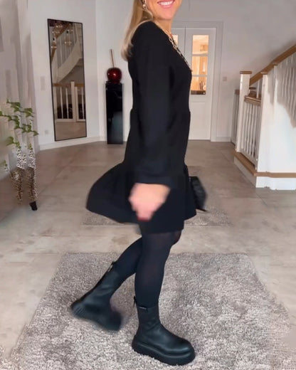 Vestido sencillo de manga larga de color liso.