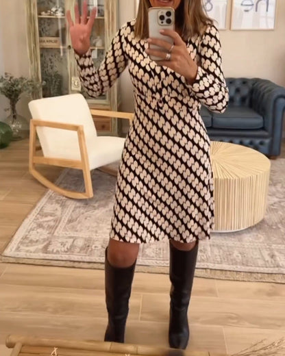 Elegant kjole med V-hals