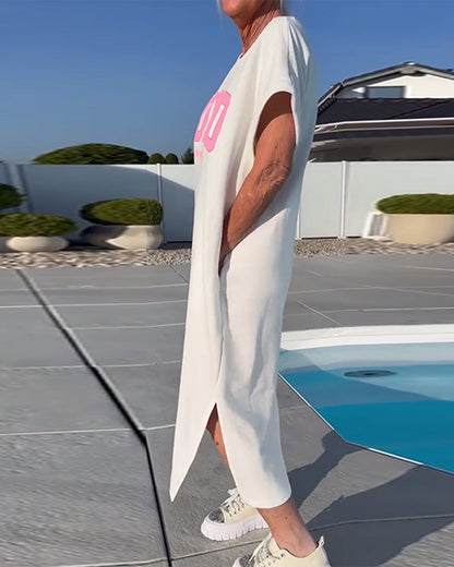 Modisches Kleid mit lockerem Schlitz