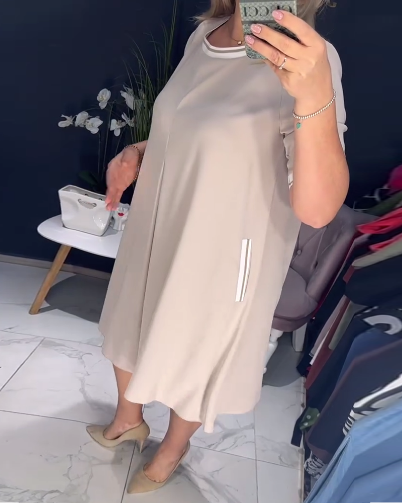 Lässiges, elegantes Kleid mit Rundhalsausschnitt und Tasche