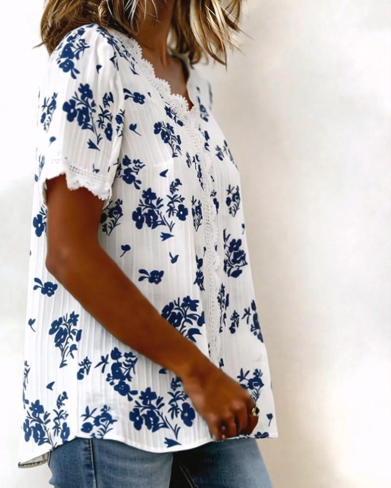 Short-Sleeved Fresh Floral Blouse