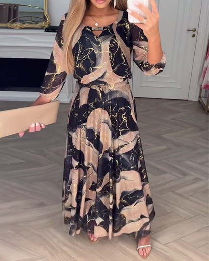 Elegante abito stampato con maniche a tre quarti