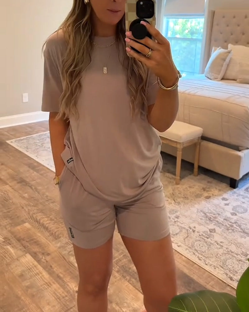 Completo sportivo a due pezzi con pantaloncini ad asciugatura rapida