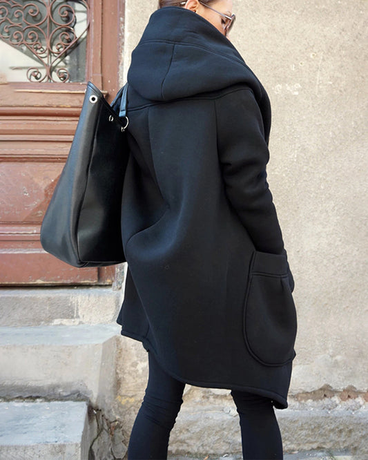 Cappotto con cerniera di media lunghezza e tasche grandi