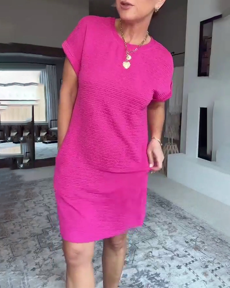 Abito casual a maniche corte con scollo rotondo