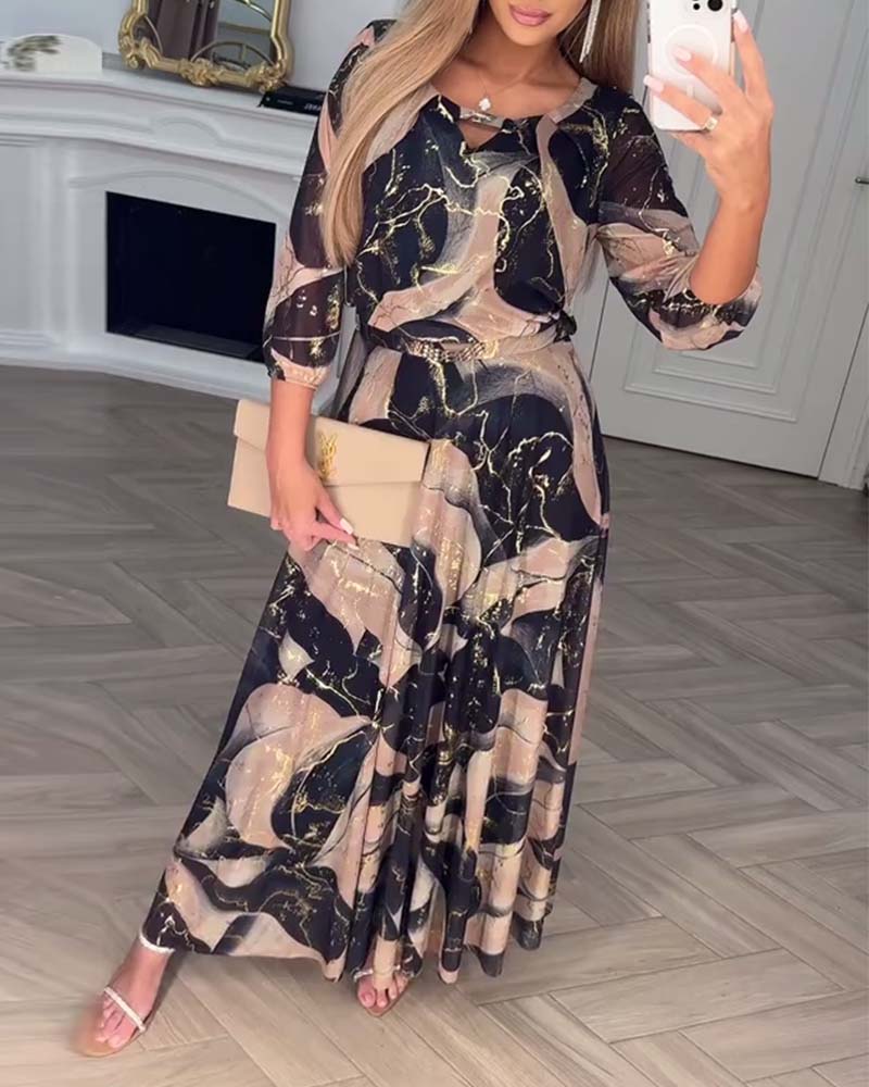 Elegante abito stampato con maniche a tre quarti