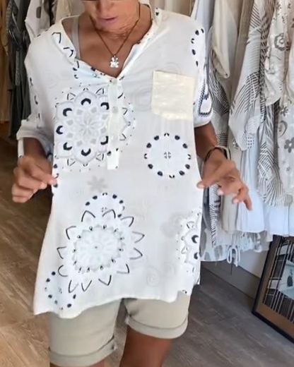 Camicetta versatile con scollo a V e maniche corte stampate
