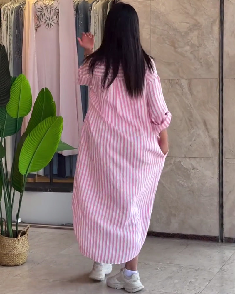 Lockeres gestreiftes Kleid mit Revers