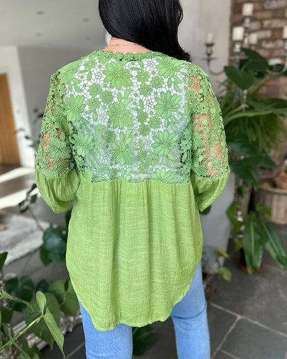 Blusa con pannello floreale in pizzo ampio