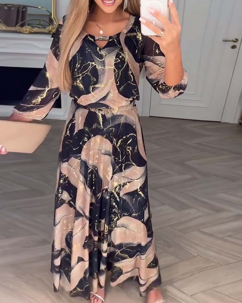 Elegante abito stampato con maniche a tre quarti