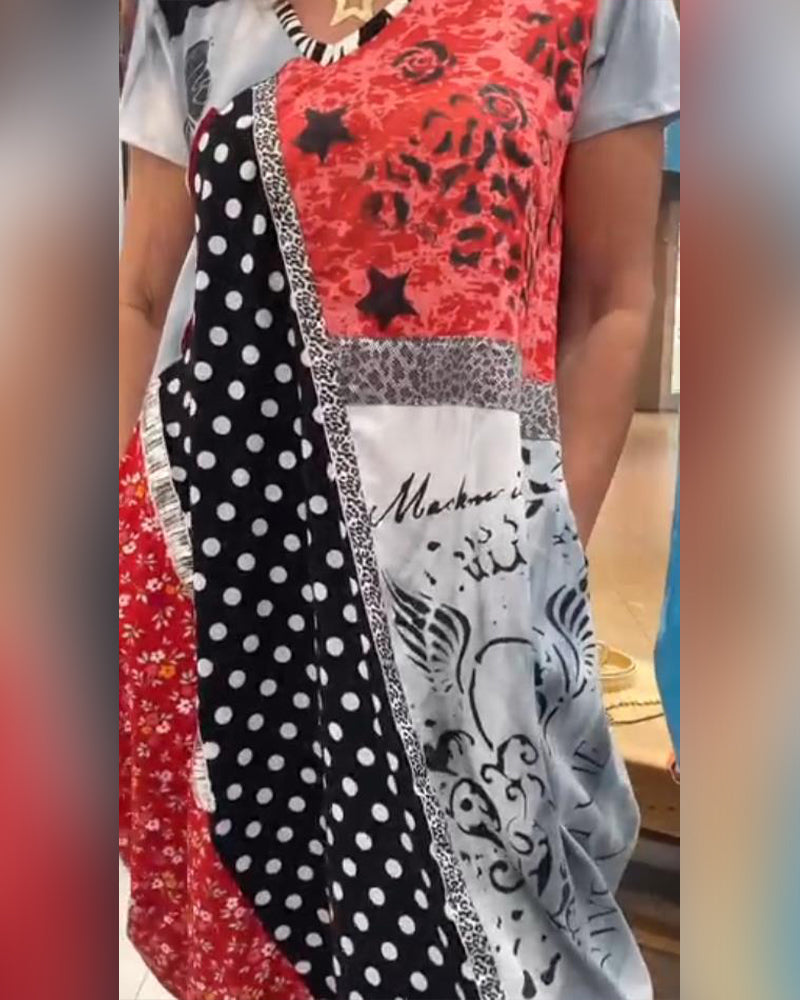 Bedrucktes Kleid mit kontrastierenden Taschen und Punkten
