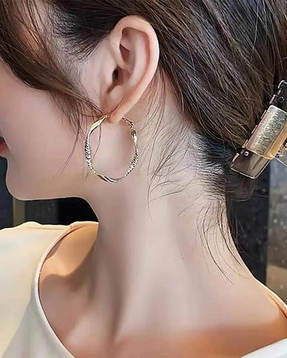 Minimalist Irregular Twist Hoop Earrings Elegant Textured Design 2024f/w jewelry spring summer