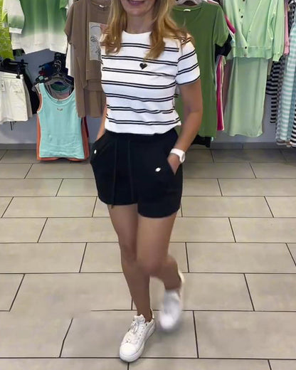 Lässiges kurzärmliges gestreiftes Shorts-Set