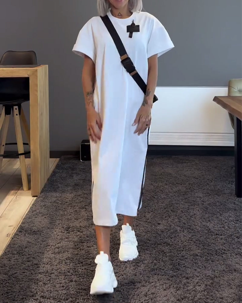 Abito casual con spacchi a contrasto di colore e scollo tondo