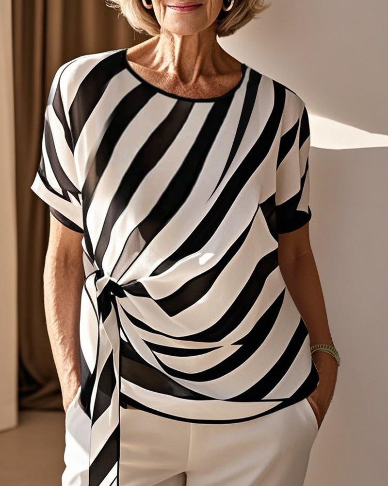 Camicetta con cravatta a righe