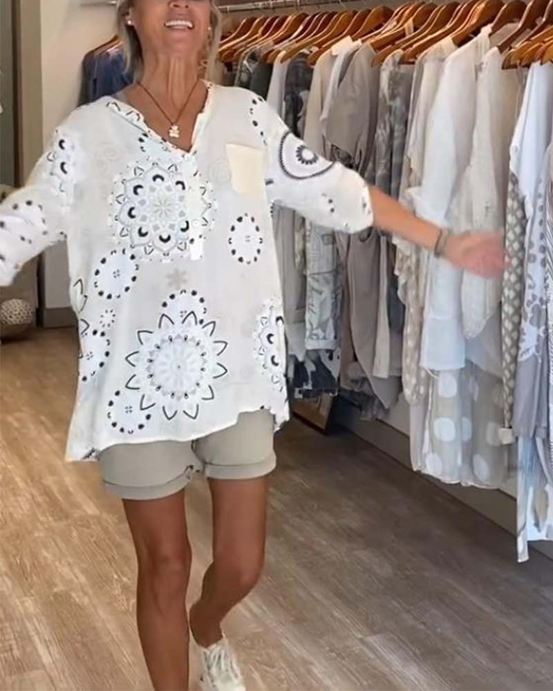 Camicetta versatile con scollo a V e maniche corte stampate